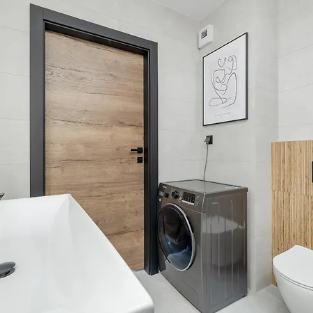 Gustowny Z Parkingiem I Balkonem W Kolobrzegu By Renters Kołobrzeg